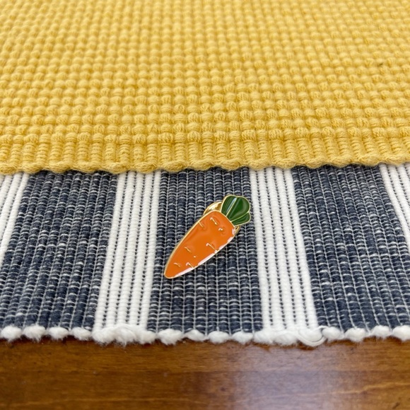 Carrot Pin | Enamel Pin | Fanny Pack Pin | Backpack Purse Hat Pin - Picture 2 of 5